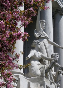 Monroe County courthouse's statues